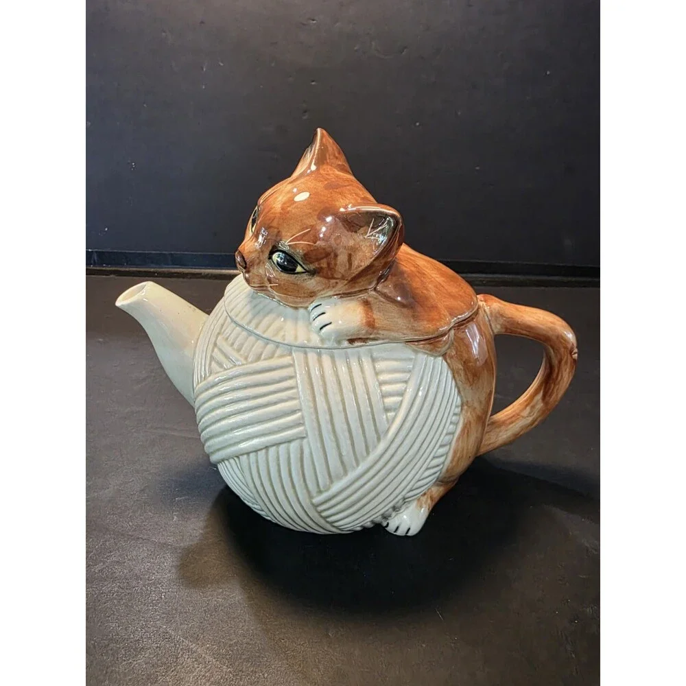 Vintage Seymour Mann Ceramic Orange Tabby Cat & Yarn Ball Teapot Figurine Novelt